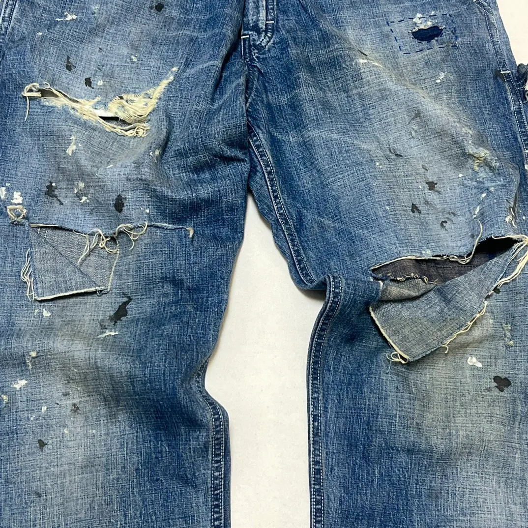 SAINT Mxxxxxx SAINT_DENIM PANTS/PAINTER /BLUE Logging trousers with knife-cut holes and splashed ink. Patch jeans. Blue S-XL. All accessories are molded and customized. Super heavy work. Washed and distressed. Knife-cut holes. Artificial splashed ink graffiti. Authentic version. Loose and stylish.
